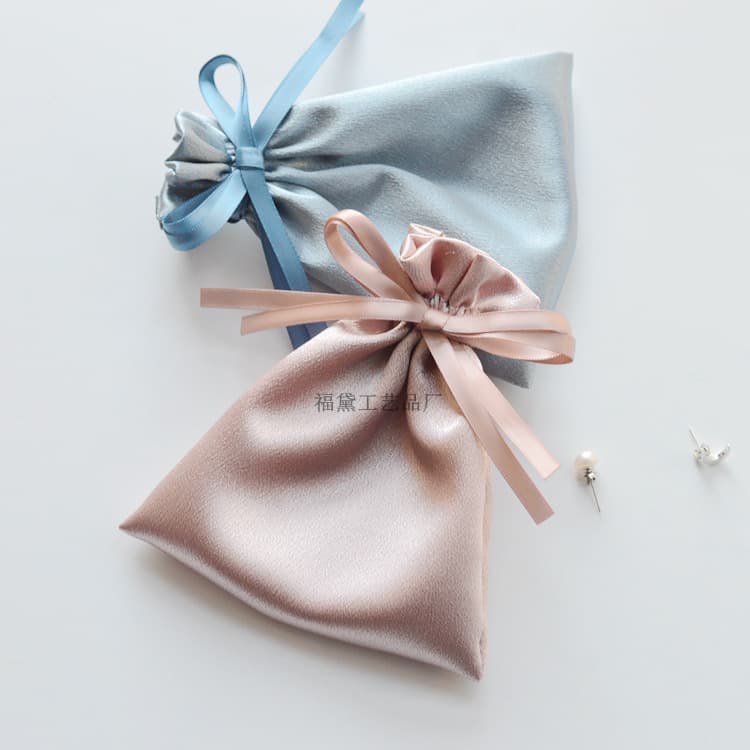 In-stock glossy drawstring satin pouches, silk fabric storage gift packaging bags, wedding candy bags, souvenir bags