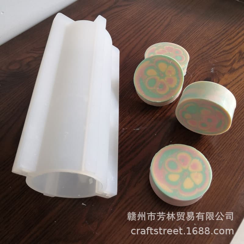 Honglin's new 700ML capacity 6.5CM diameter cylindrical soap medium soap sandwich mold silicone candle mold