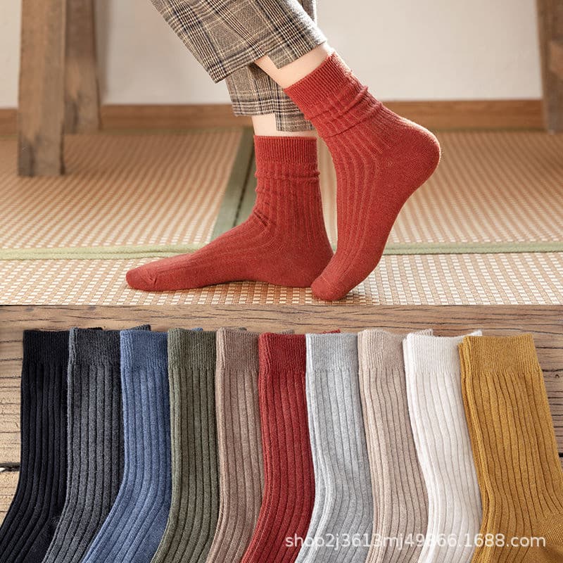 Women's mid-calf socks, Korean style, autumn and winter, Japanese style, slouch socks, trendy Harajuku style mid-calf socks, trendy women's socks.