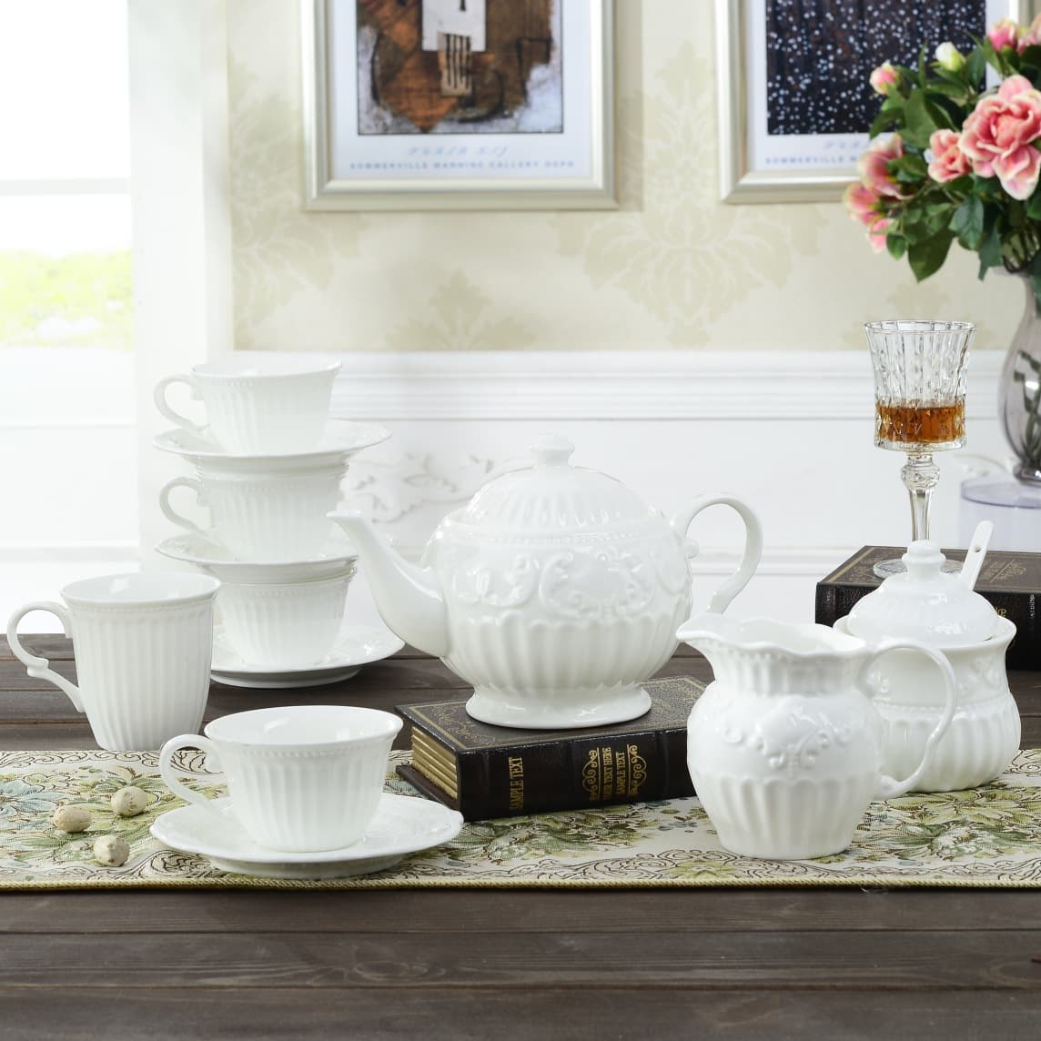 Guangdong factory direct sales: European-style court-style embossed coffee cup set, teapot, sugar pot, cups and saucers wholesale.