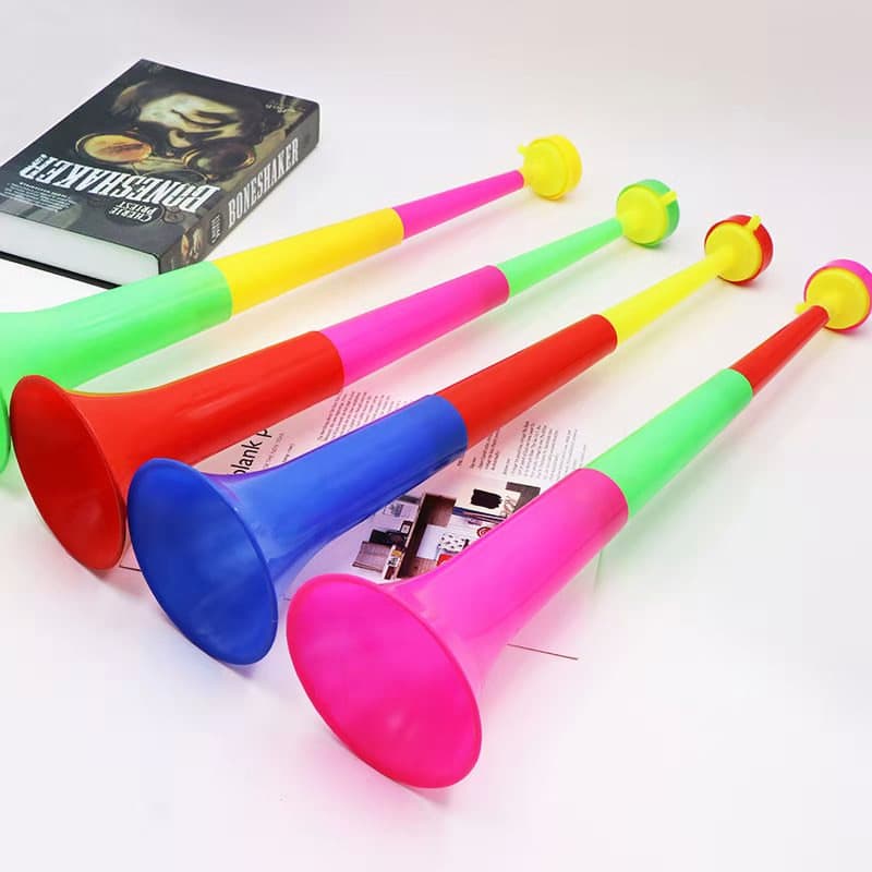Large 60cm three-section telescopic plastic horn, a World Cup cheering horn, sold at street stalls.