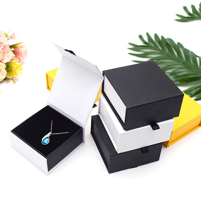 High-End Jewelry Box Bracelet And Bracelet Box Elegant Gift Box Jewelry Packaging Black White Sales Packaging Terminal Packaging