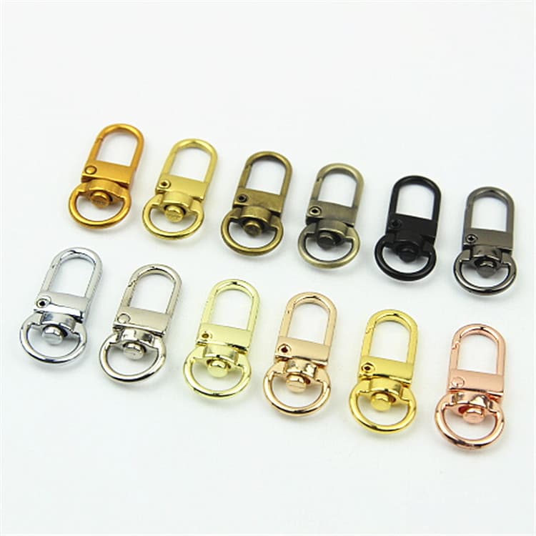 Wholesale bag hardware accessories hooks and buckles, light gold keychains, lobster buckles, dog buckles, bag chain connectors.