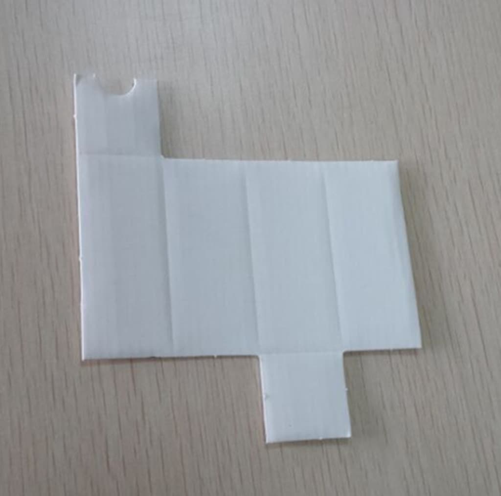 Cosmetic liner white flute paper material, triple-layer 80g/100g white E and F flute corrugated paper.