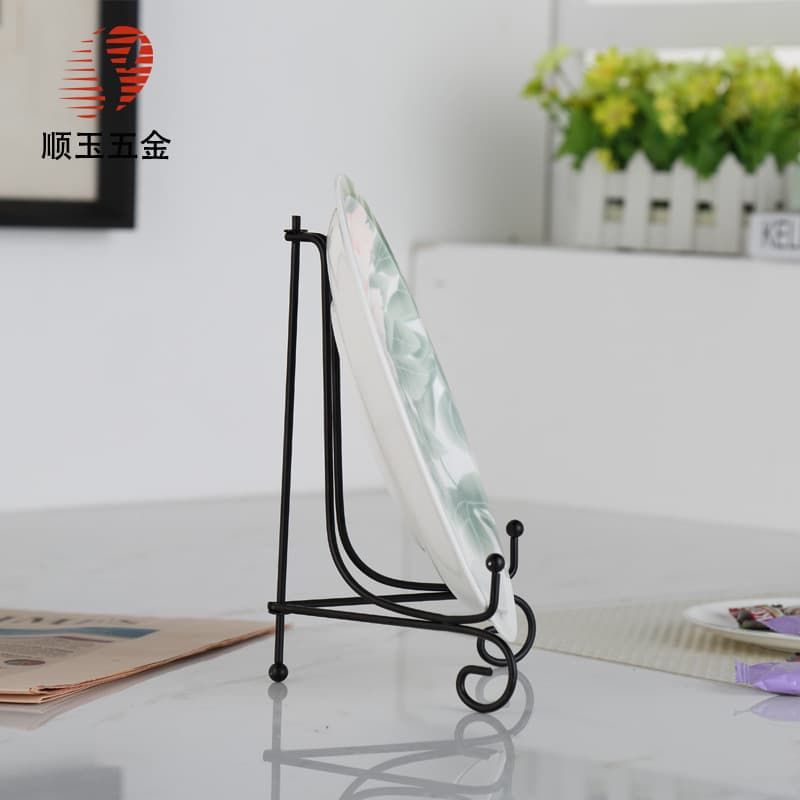 Shunyu Hardware European Style Creative Iron Plate Stand Tripod Tea Cake Display Hanging Plate Holder Base
