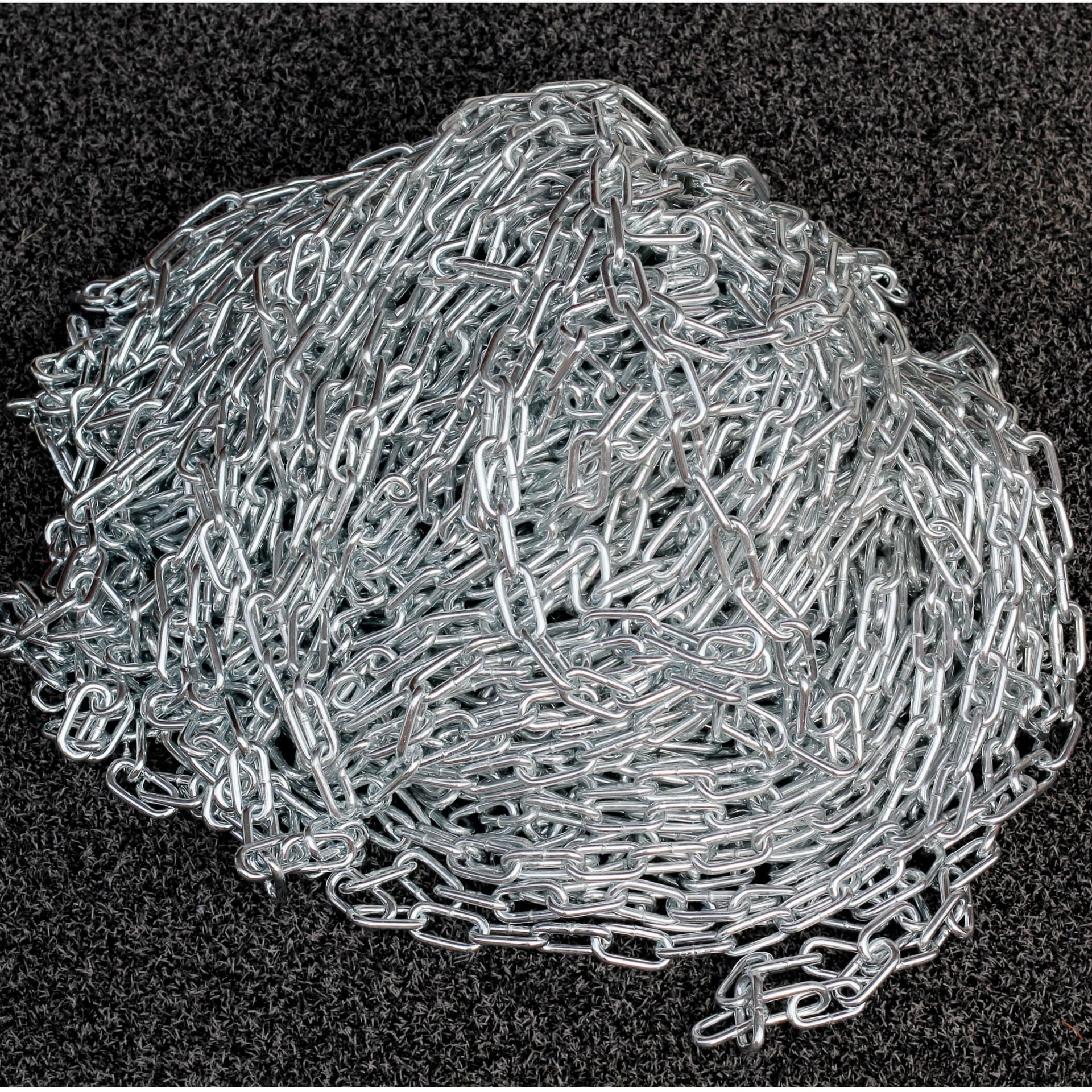 High-quality galvanized iron chain, common civil chain, long welded chain, guardrail chain, vehicle chain, wholesale and custom processing