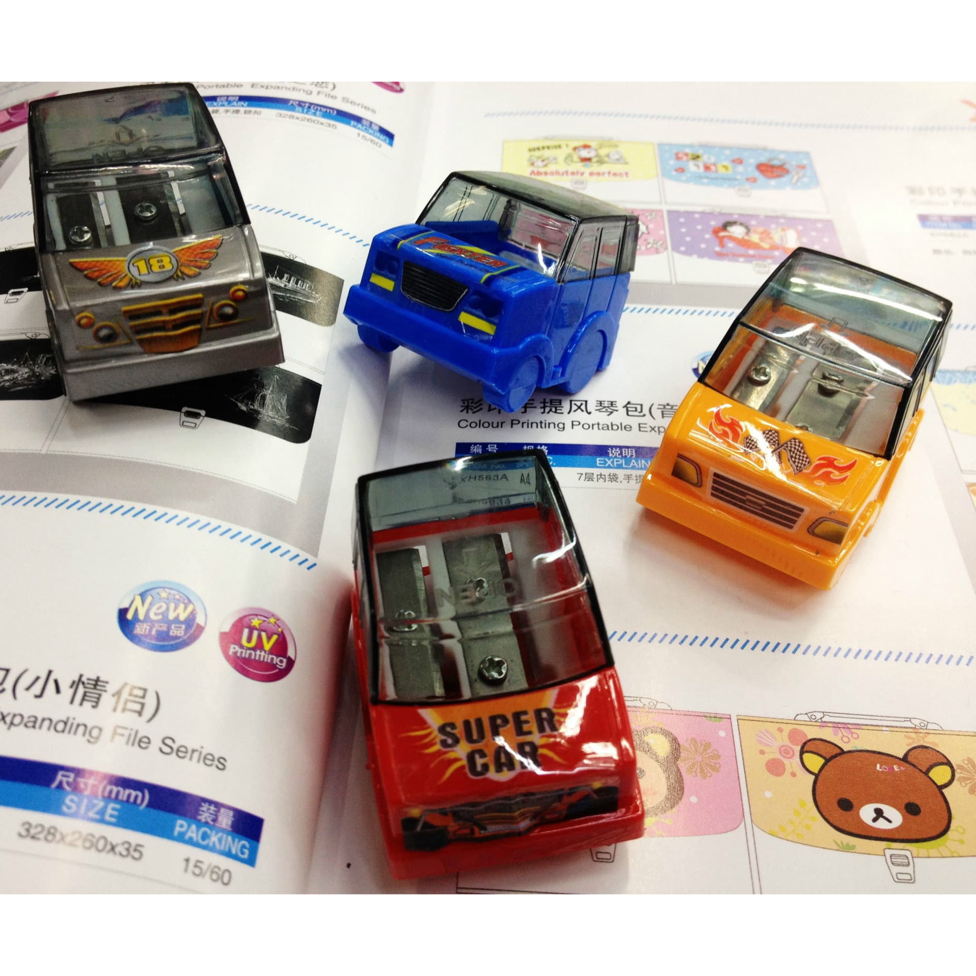 Creative cartoon car design pencil sharpener student learning supplies flip-top jeep pencil sharpener
