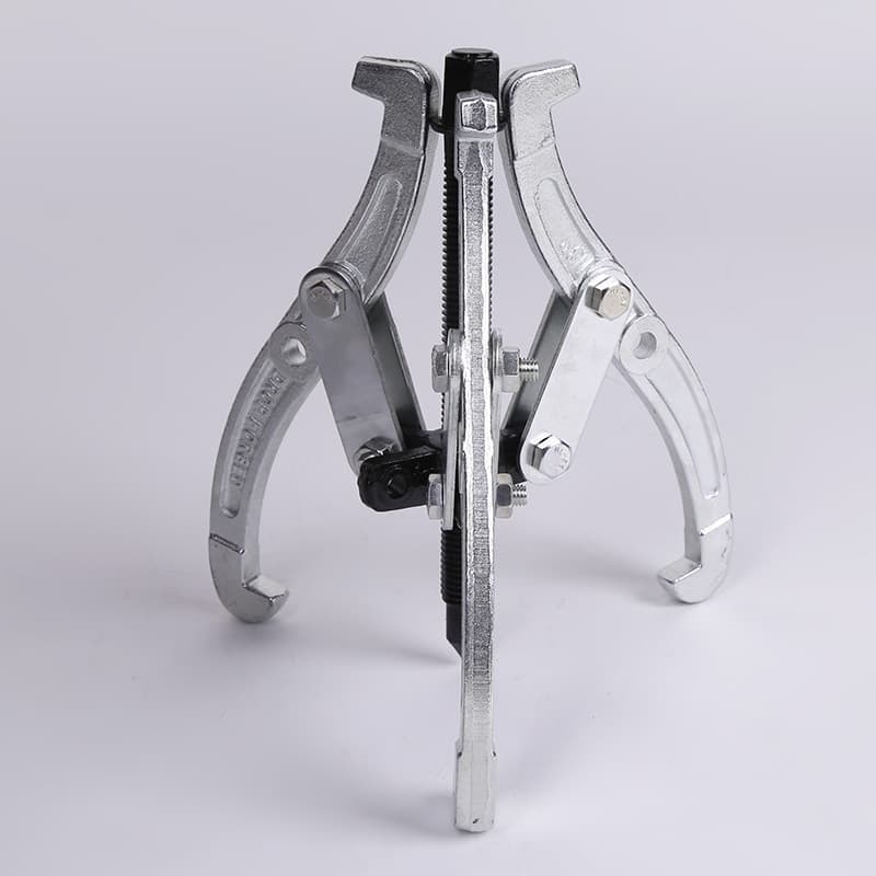 Manufacturer supply, steel forged three-jaw puller, multiple specifications, reinforced puller, multi-purpose bearing puller.