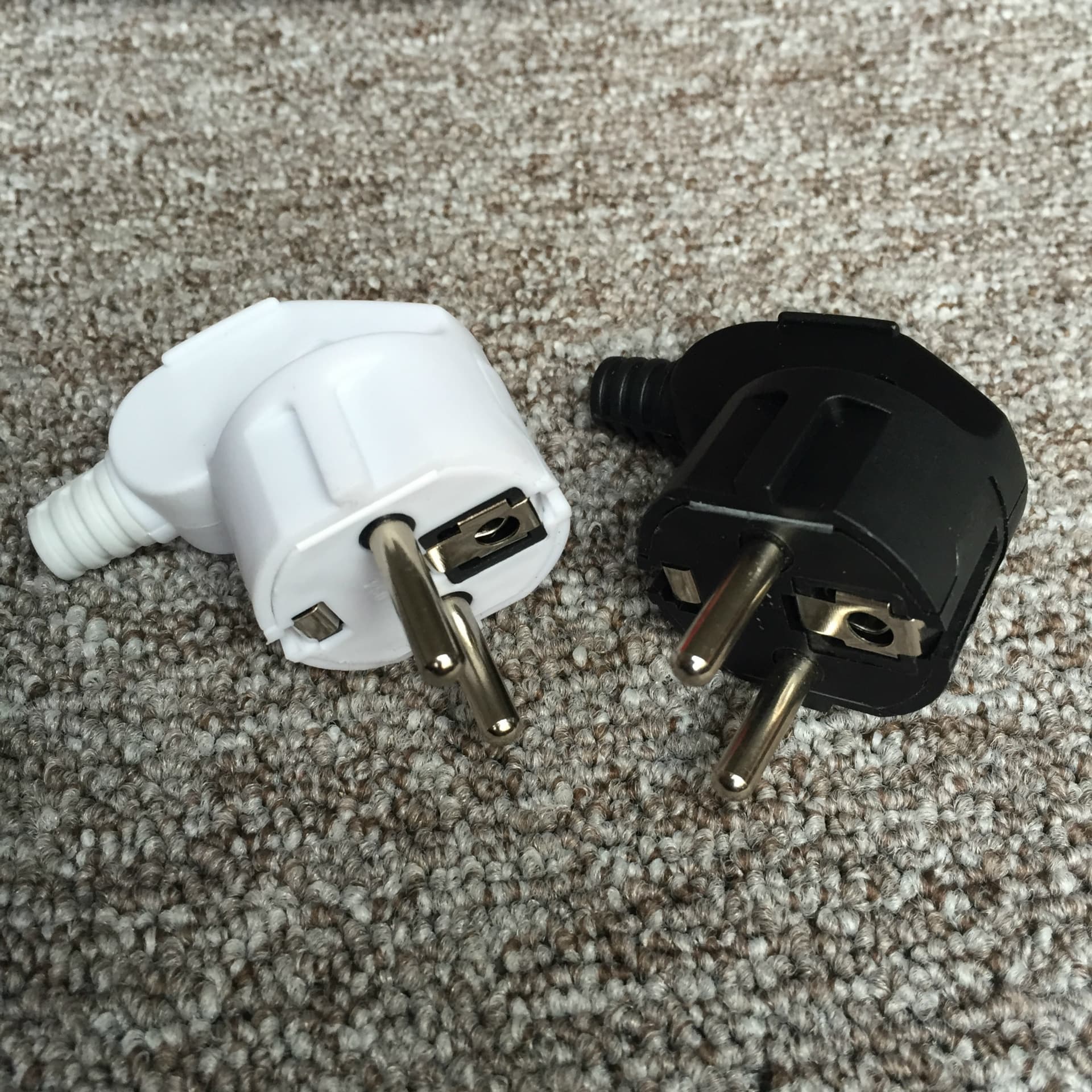 Plug and Socket Manufacturer Supply, Power Cord with Two Plugs, Professional European Standard Plug for Middle Eastern Countries, Durable