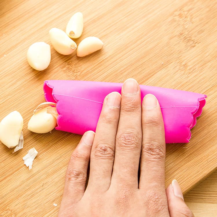 Kitchen Helper Garlic Peeler, Garlic Peeling Tube, Garlic Peeler and Mincer, Garlic Skin Remover Wholesale