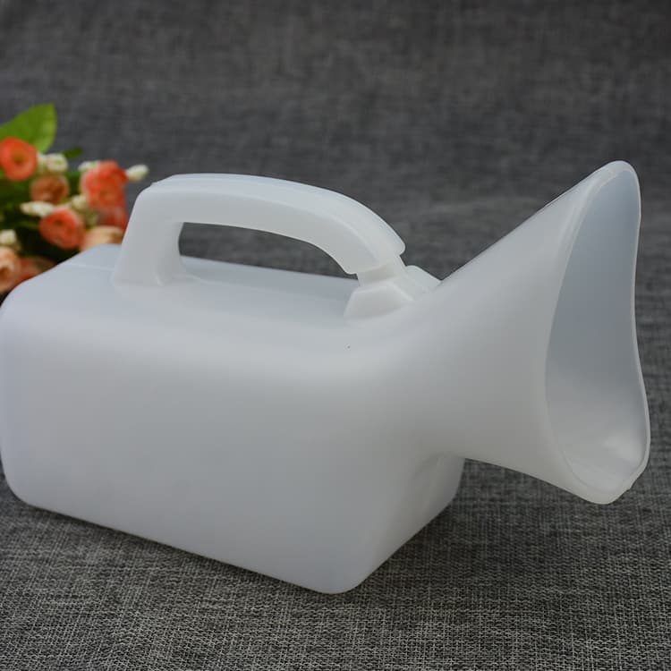 Manufacturer Supply New Plastic PE 800ML Women's Square Large Opening Urinal for Car, Elderly, Patient Specific