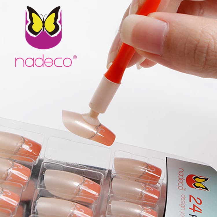 Nadico nail art suction cup - a small tool for attaching and prying open nail tips.