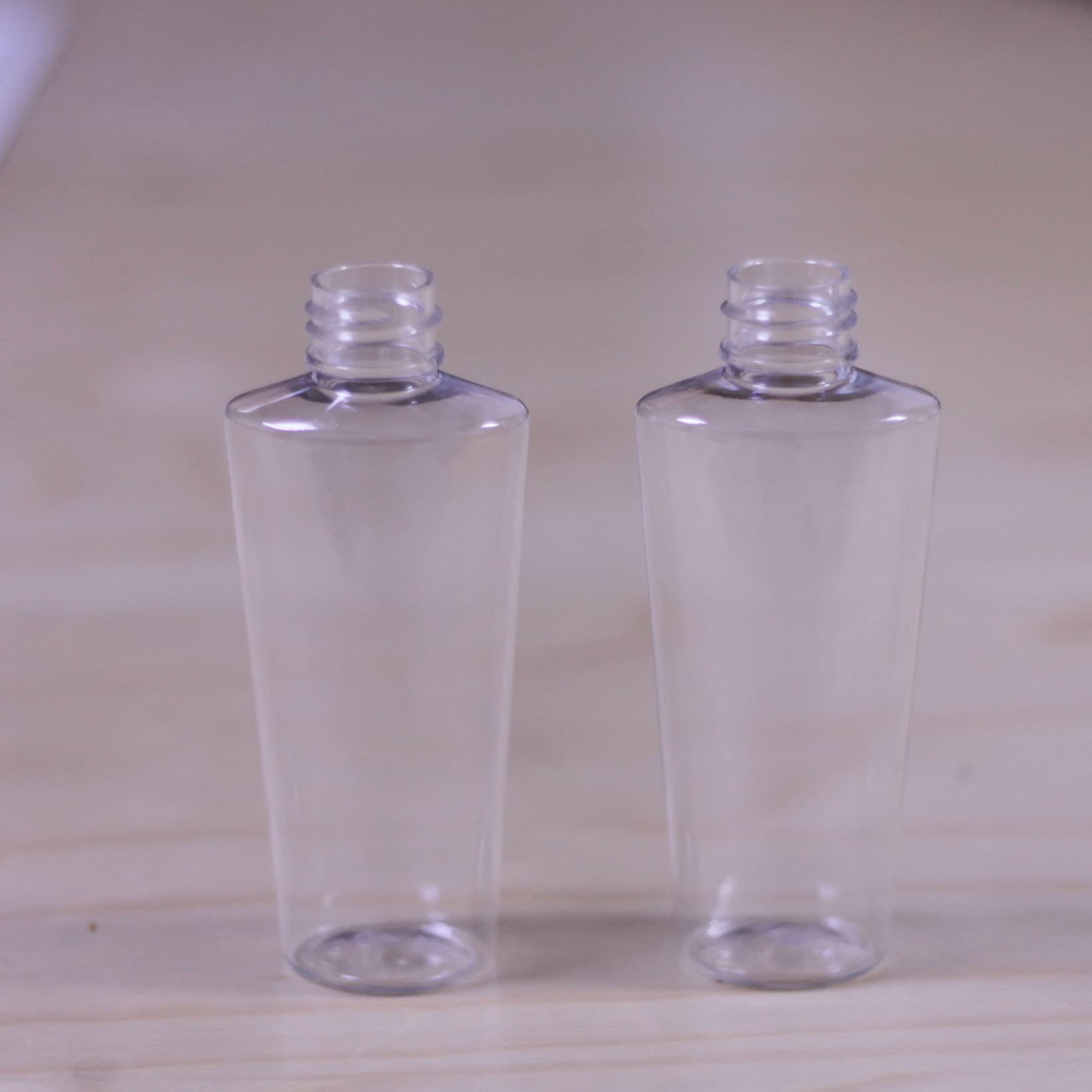 60ml Spray Bottle Small Victoria Bottle Plastic Bottle Cosmetic Refillable Bottle Perfume Bottle