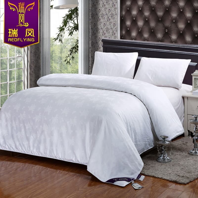 Ruifeng manufacturer supplies genuine Tongxiang silk quilt 100 mulberry silk quilt letter quilt four seasons wholesale