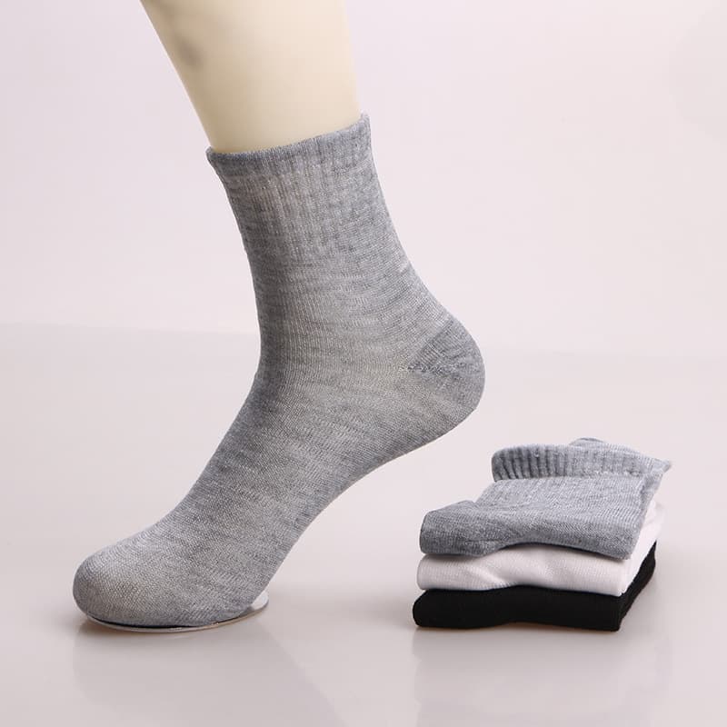 Factory direct cheap men's sports socks, street vendor socks, mid-calf solid color socks wholesale