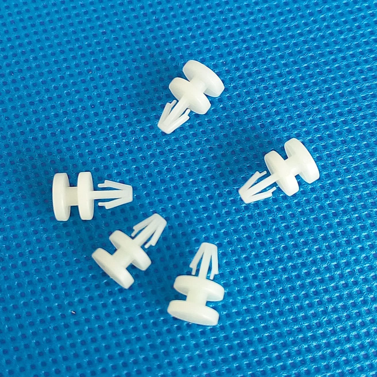 Dongguan manufacturer supplies flat-bottom isolation post, PCB board insulation support post, plastic spacer