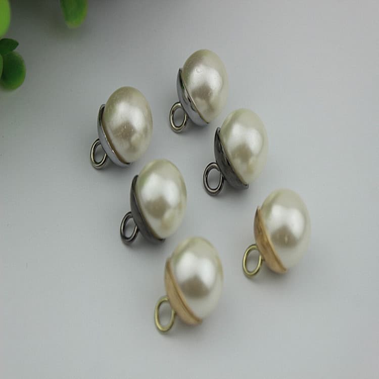 Hand-sewn pearl pendants for bags and clothing, zipper pull accessories, shoe decorations, and bag charms.