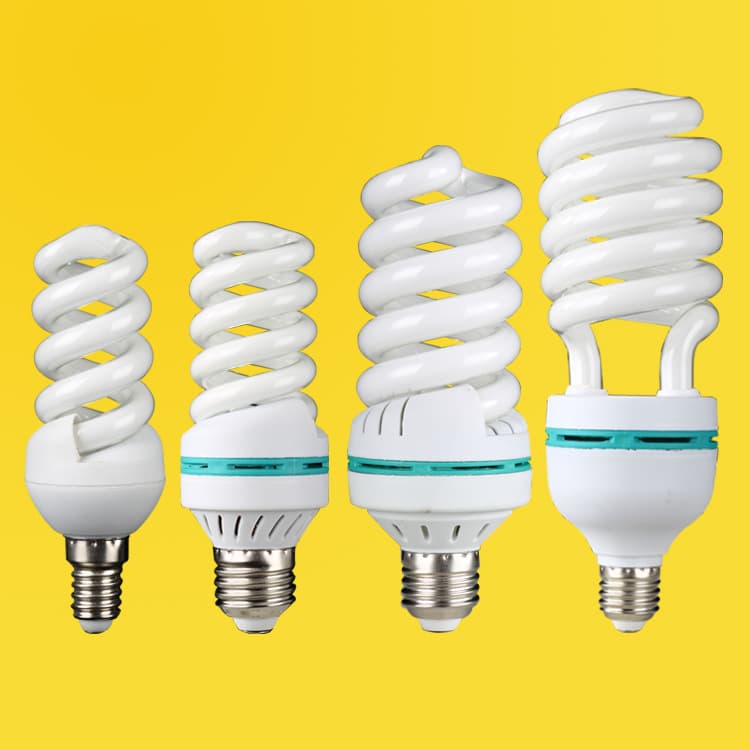 Factory wholesale tri-phosphor energy-saving lamps, screw-in and bayonet-mount bulbs, warm and white light energy-saving bulbs, 26W and 40W.