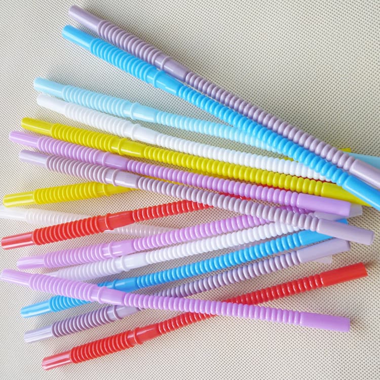 Factory direct sales of colorful corrugated plastic straws, flexible PE straws, catering, dessert, and children's straws wholesale.