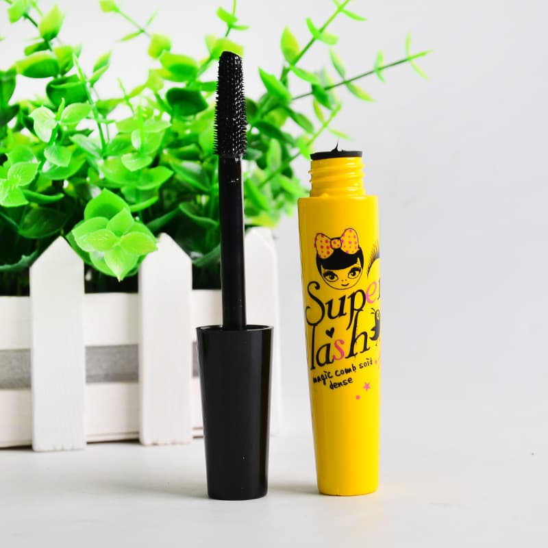 Lilan Fei Velvet Doll Mascara Is a Thick, Curling Mascara That Is Long-Lasting, Waterproof, and Sweat-Proof