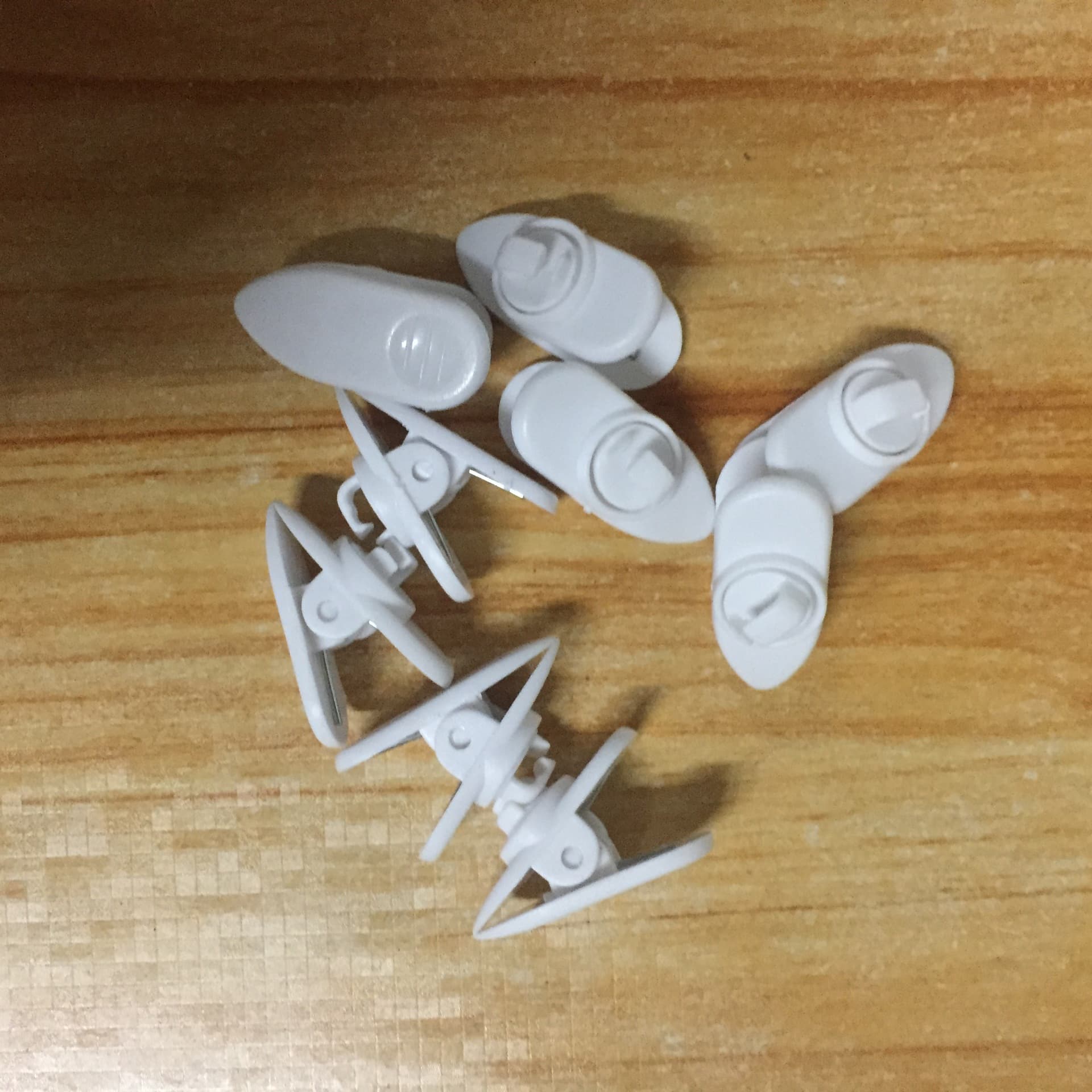 Universal Plastic 360-Degree Rotatable Headphone Cable Clip, Black/White MZJ-032-1 In Stock