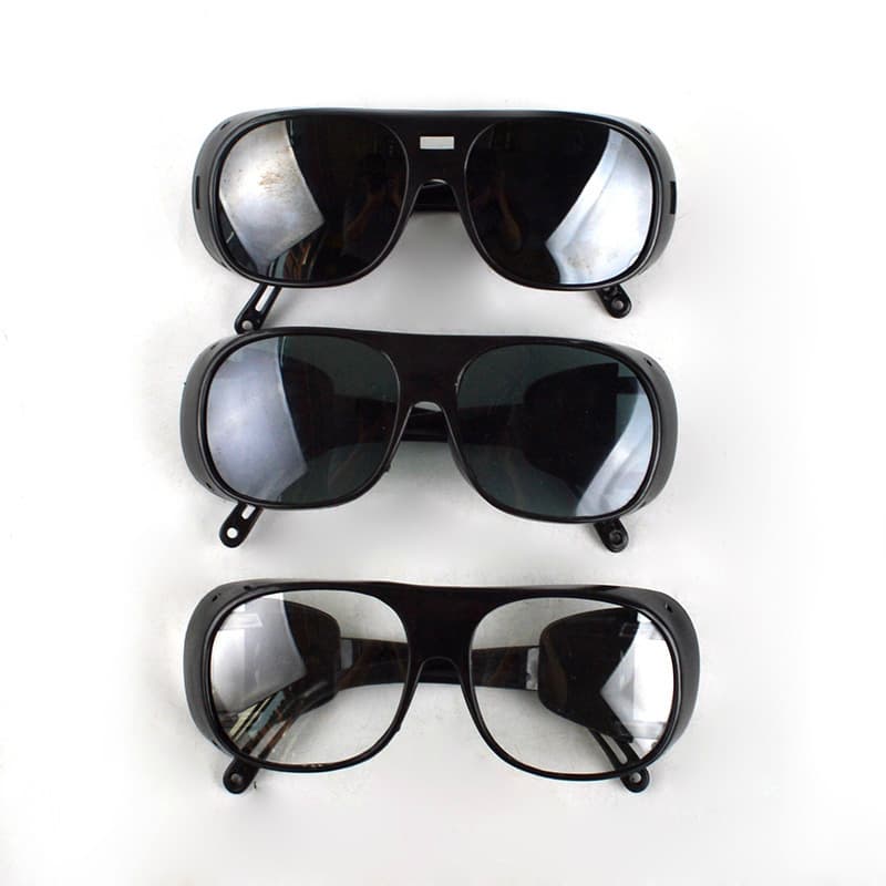 Factory Direct 2010 Flat Gray and Black Welding Glasses, Anti-Impact, Anti-Splash Labor Protection Glasses Wholesale