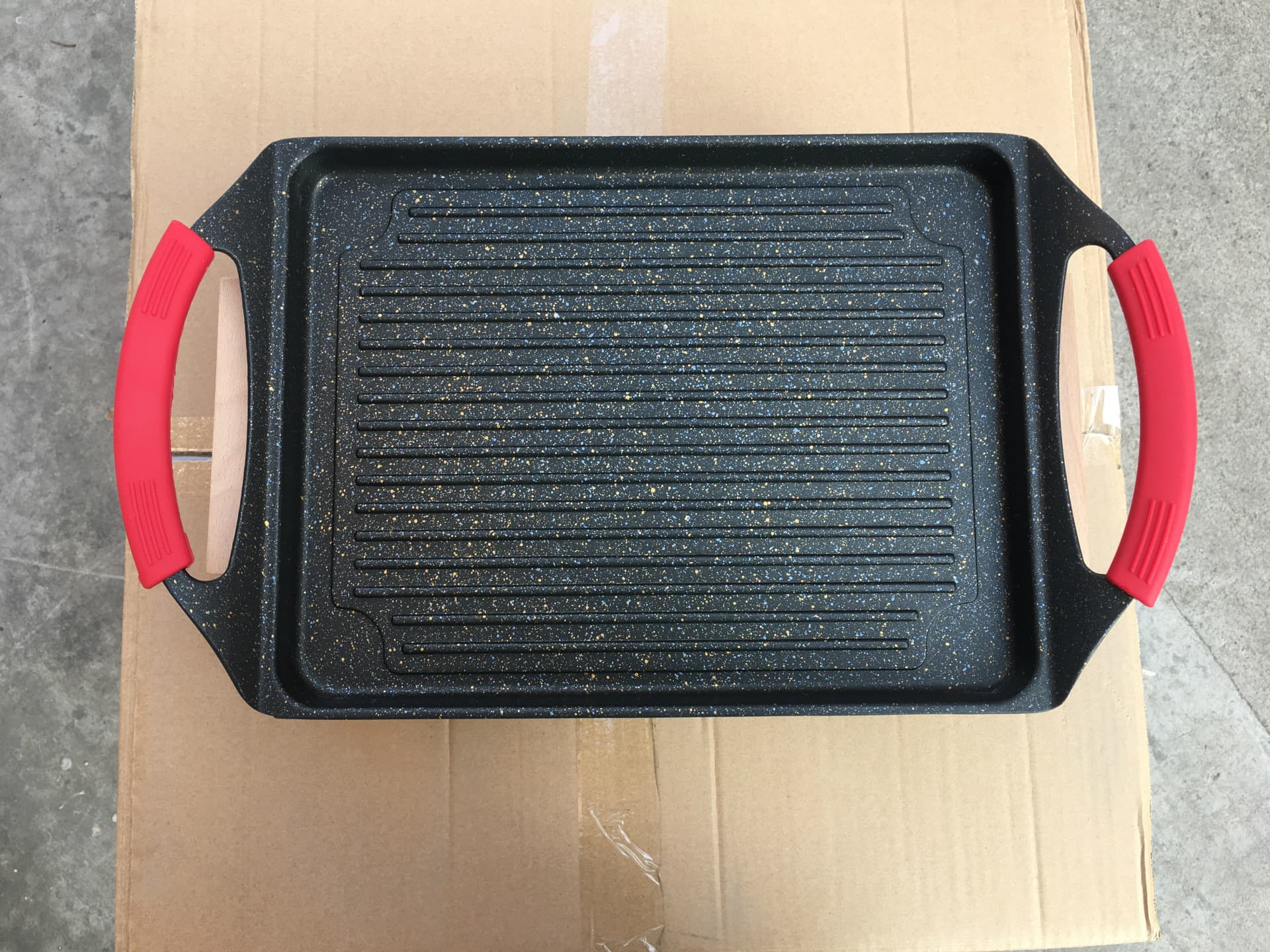 Grilling pan, barbecue pan, BBQ pan, teppanyaki grill, compatible with induction cookers, barbecue grill.