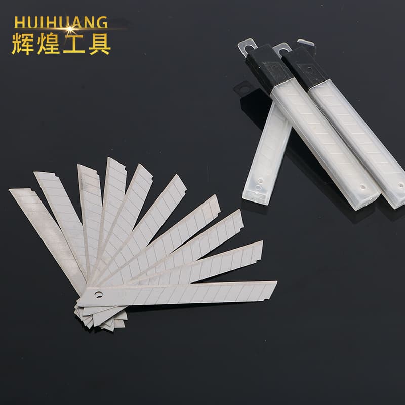 Factory wholesale 9mm small size art blade blackhead white shell plastic box 9mm small size blade tool unpacking knife