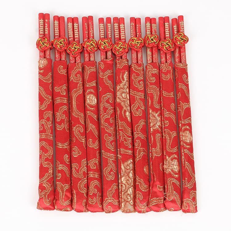 Manufacturer wholesale red double happiness dragon and phoenix chopsticks, dedicated for weddings, dance props, large red chopsticks, banquet tableware set