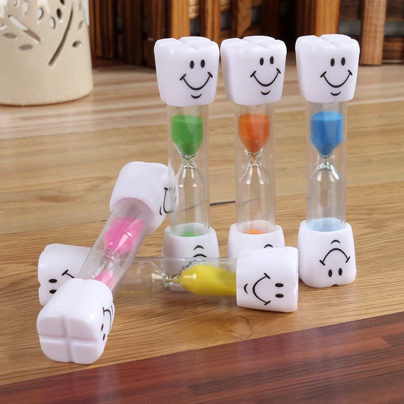 Direct wholesale 3-minute creative children's toothbrushing timer ornament, mini promotional gift, smiley face hourglass