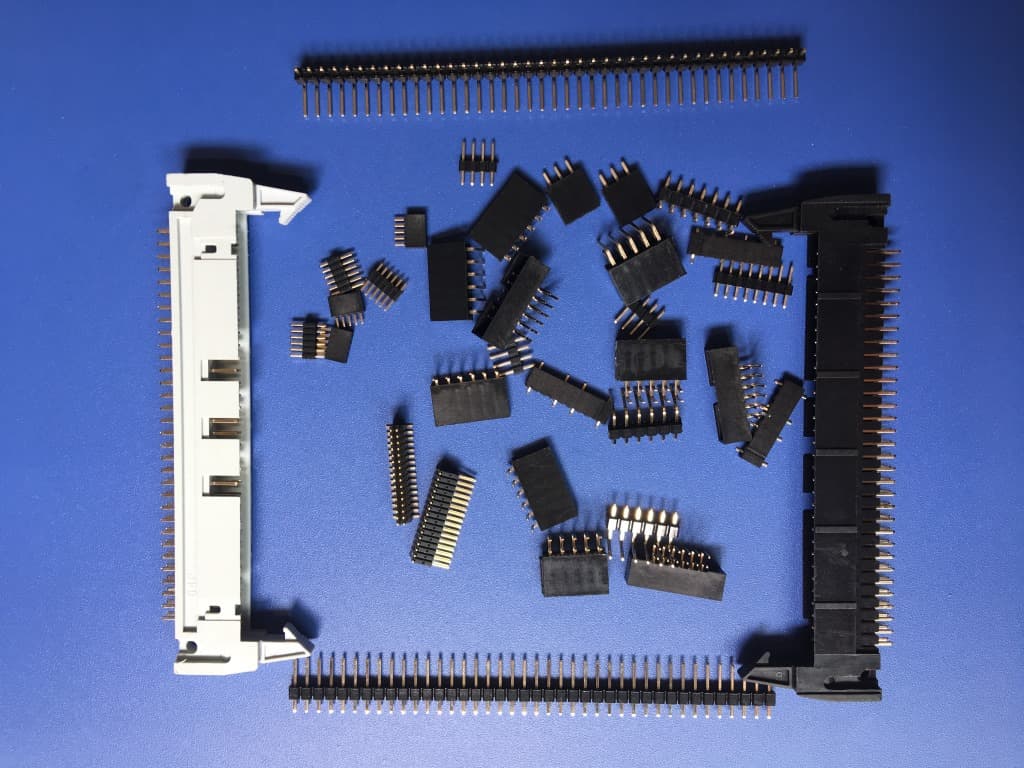 Single row of pins with 2.0mm spacing. 2.54 1.27 1.0 pins. Pin header. Nut header. Simple cow. Cow horn.