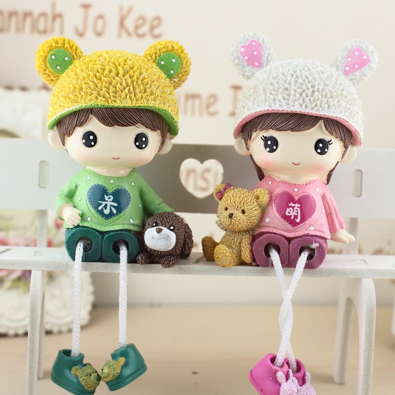 Cartoon Cute Swing Leg Doll Creative Couple Home Decoration Entrance Wine Cabinet Bedroom Decor Birthday Gift Resin Craft
