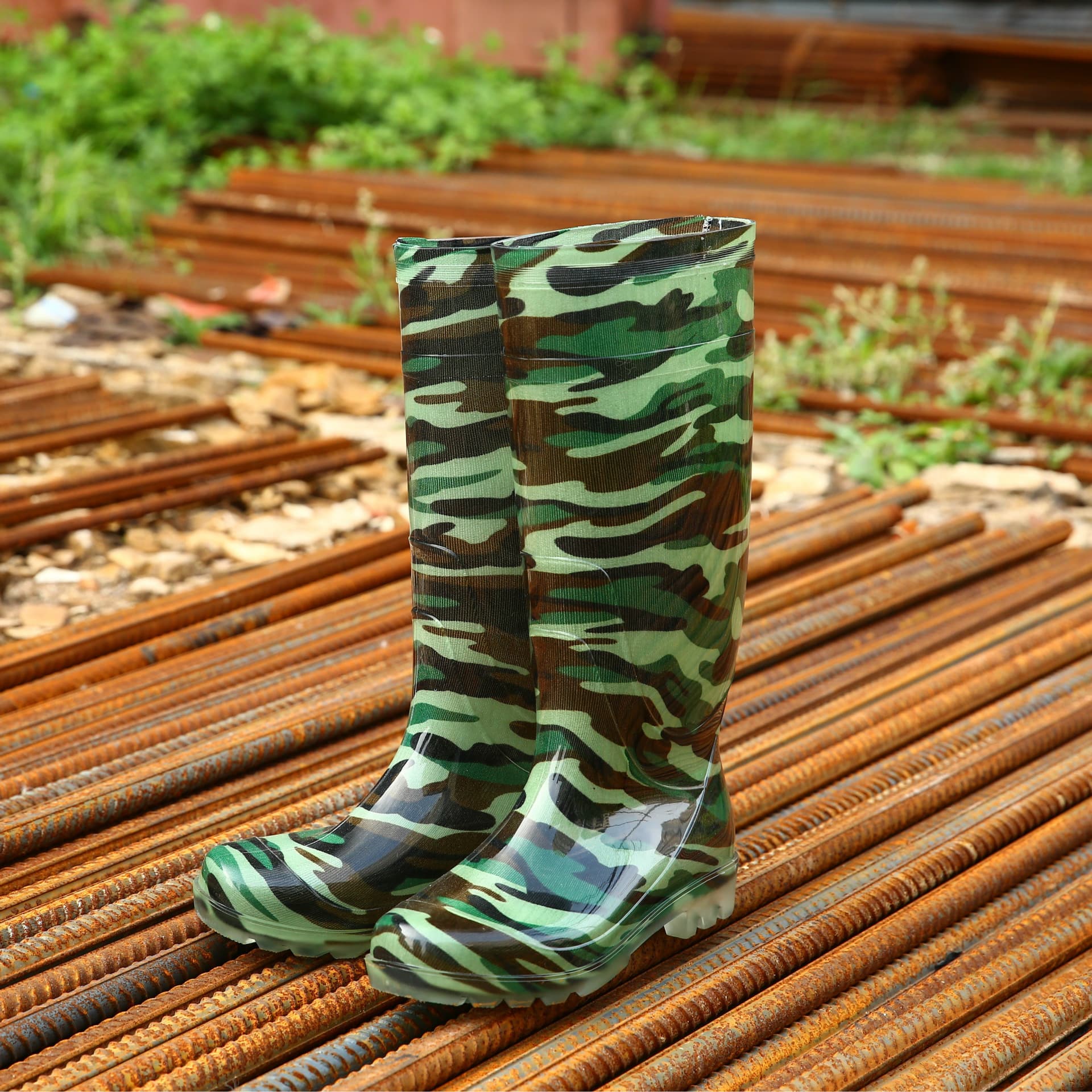 High-top PVC rain boots for men, camouflage work protective rain boots, anti-slip, wear-resistant, acid and alkali resistant, labor protection water shoes, wholesale from manufacturer