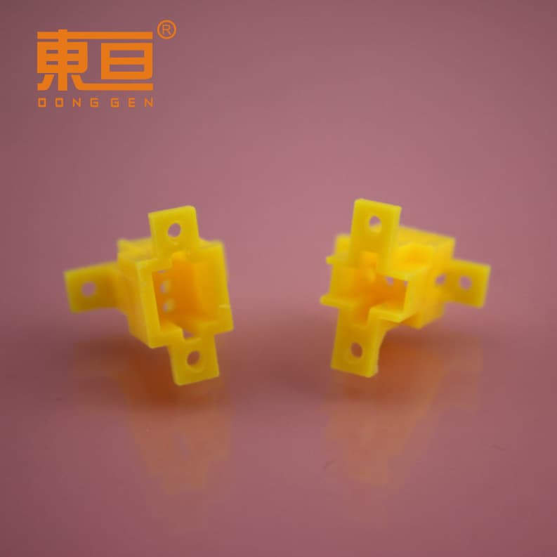 D2010172AB Yellow Ding Plug, Double Plug Plastic Connector, Toy Accessories, Science Model Parts