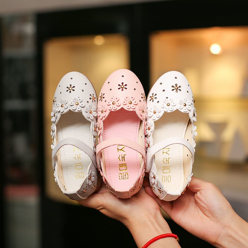 Girls' Shoes, Princess Shoes, Children's Leather Shoes 2023 Spring/Autumn Style, Hollowed-Out Soft-Soled Baby Flower Flats Wholesale