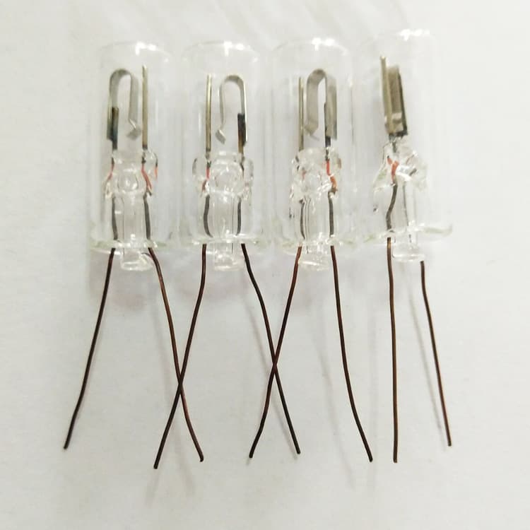 Manufacturer produces plug-in tubes, 110V-220V fluorescent and energy-saving lamp starters, bulk supply.