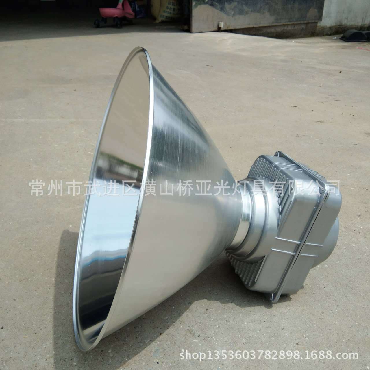 Manufacturer supplies 250W low-frequency induction industrial and mining lights, factory and warehouse pendant lighting for large areas.