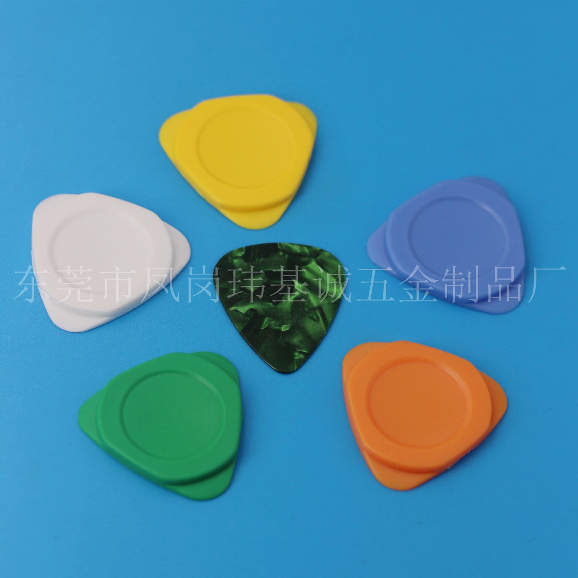 pry bar, triangular piece, spring clip, pull tab