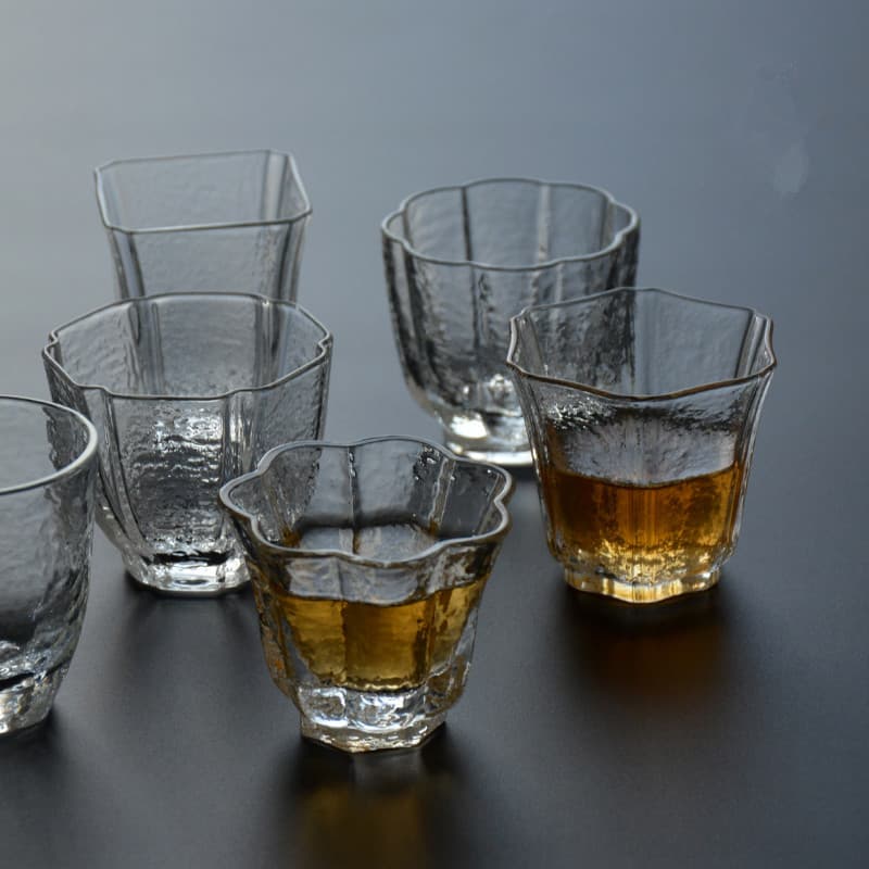 Japanese-style handmade thickened, heat-resistant, hammered transparent glass tea cup/tasting cup/personal mug.