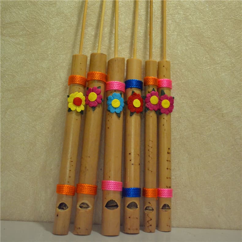 Southeast Asian specialty childhood toy Thai bamboo bird whistle, bird call, children's wind instrument, small novelty item, mini instrument