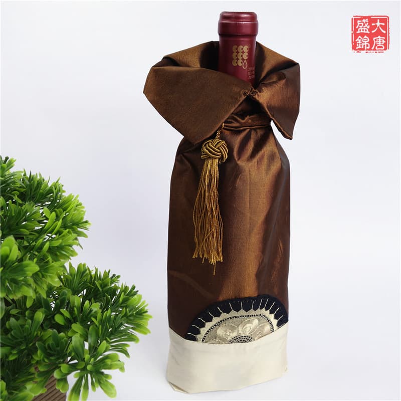 Clothing wine bottle cover Chinese style tassel silk red wine bag embroidery satin new Chinese style red wine cover fabric customization