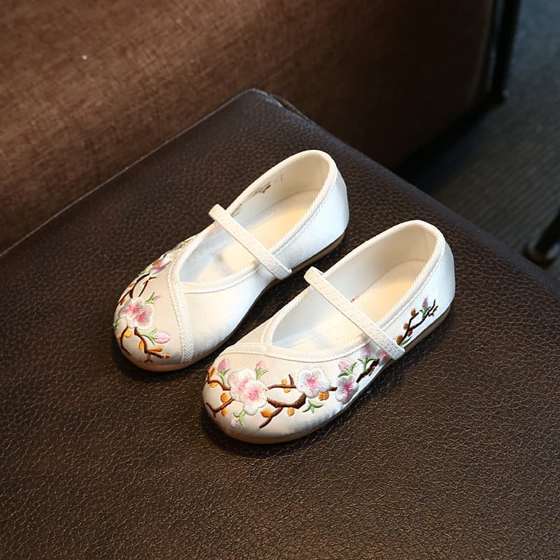 Hanfu Embroidered Girls' Old Beijing Cloth Shoes Ethnic Style, Rubber Sole Children's Shoes, Guangxi March Third Festival Shoes, Ancient Costume Embroidered Shoes