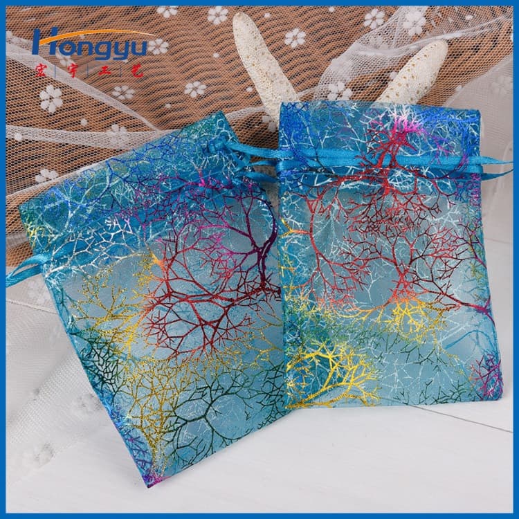 Hongyu offers bulk supply of hot-stamped coral yarn bags and colorful organza bags in any size for wholesale.