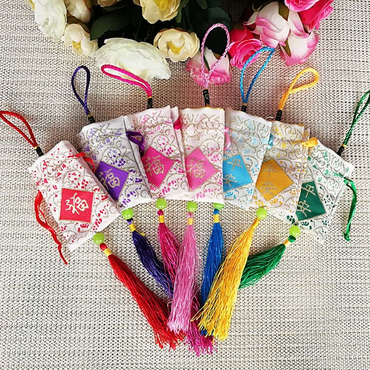 Hot-selling 7-color lucky bags, sachets, and empty pouches for Dragon Boat Festival. Yiwu sachet supplier.