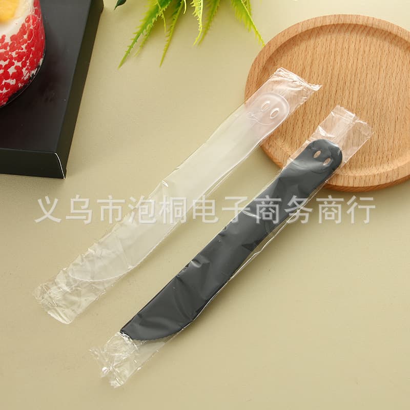 21Cake Style Serrated Cake Knife with Smiley Face Bread Knife Disposable Plastic Knife Fork Spoon Individually Packed for Home Use