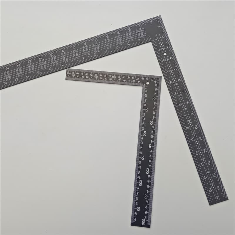 Black right-angle ruler, 40*60 angle, thickened, stainless steel, 20X30 cm.