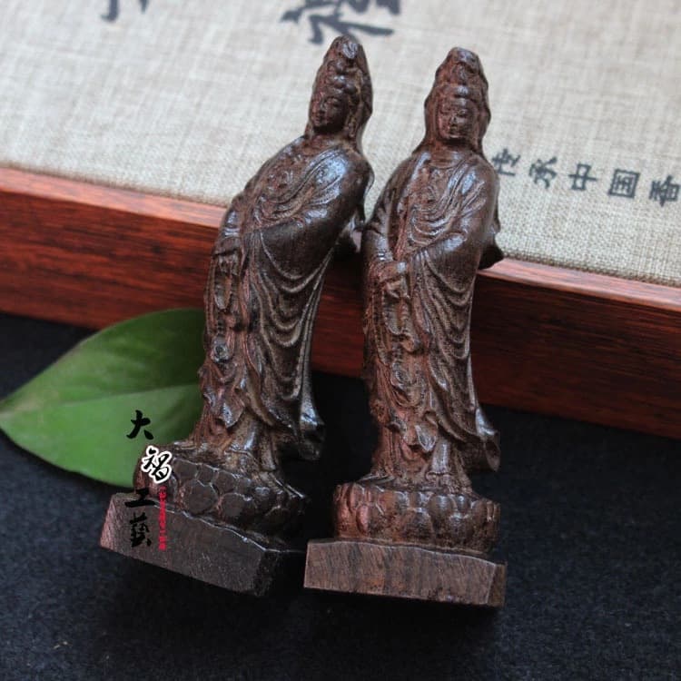 Factory Wholesale Vietnamese Agarwood Wood Ornaments Black Leather Wood Carving Handheld Crafts Wholesale