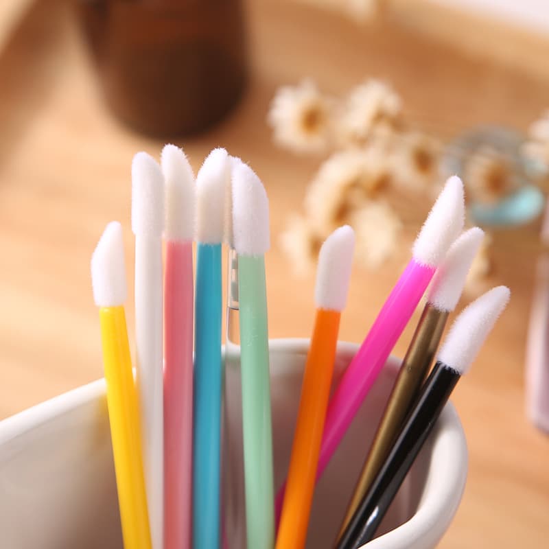 Wholesale solid lip brushes 50 pcs/pack lipstick makeup brushes portable mini lip gloss brushes disposable makeup tools