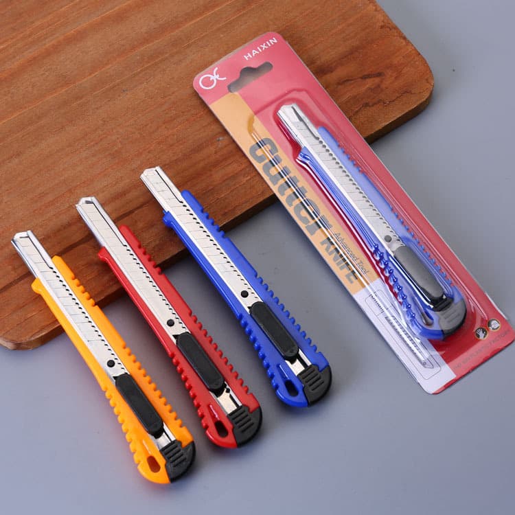 Small Plastic Heavy-Duty Utility Knife Sharp Paper Cutter Wallpaper Knife Box Opener Yiwu Factory Wholesale