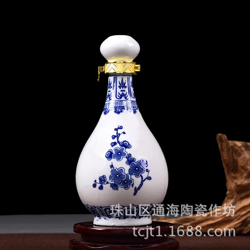 Jingdezhen Ceramics Blue and White Porcelain Wine Bottle 1 Jin Capacity Wine Jar Wholesale 500ml Liquor Flask Sealed Container Wine Set